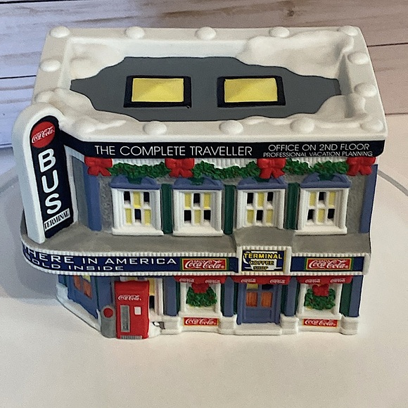 COCA COLA - Village Bus Station - Town Square Collection - Picture 6 of 12